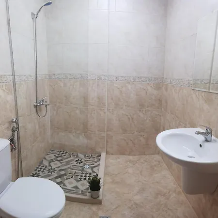 F 207 Del Sol - просторно студио с кухня и паркомясто Lägenhet *