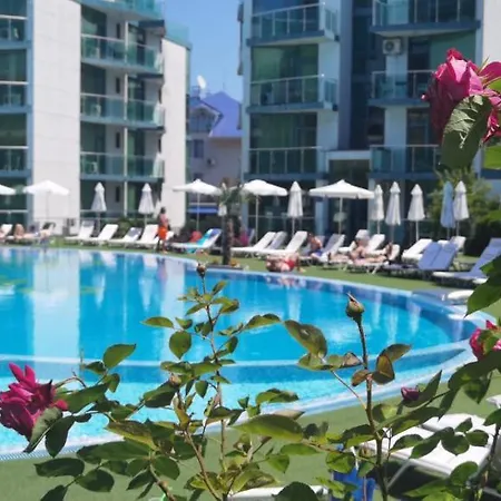 F 207 Del Sol - просторно студио с кухня и паркомясто