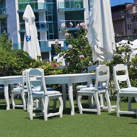 F 207 Del Sol - просторно студио с кухня и паркомясто Lägenhet