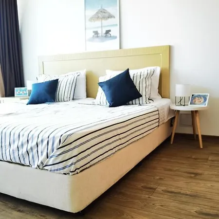 F 207 Del Sol - просторно студио с кухня и паркомясто Lägenhet *