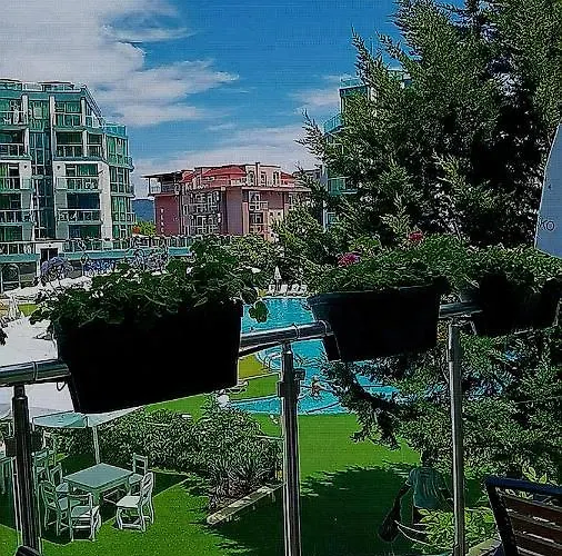 Daire F 207 Del Sol - просторно студио с кухня *