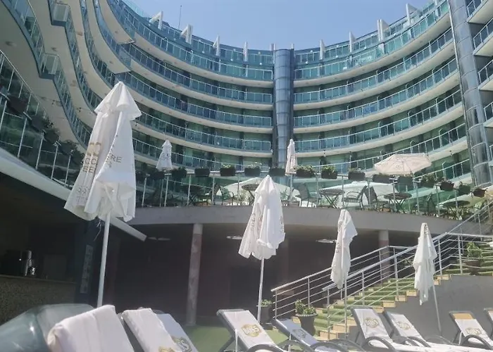 F 207 Del Sol - просторно студио с кухня Daire