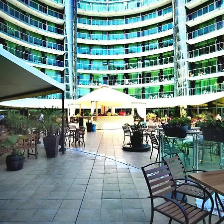 F 207 Del Sol - просторно студио с кухня и паркомясто 公寓 *