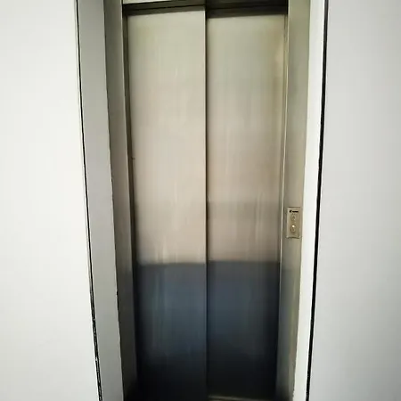 F 207 Del Sol - просторно студио с кухня и паркомясто 公寓