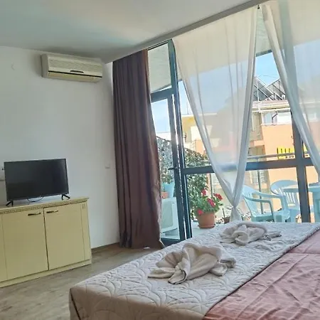 F 207 Del Sol - просторно студио с кухня и паркомясто * 普里莫尔斯科