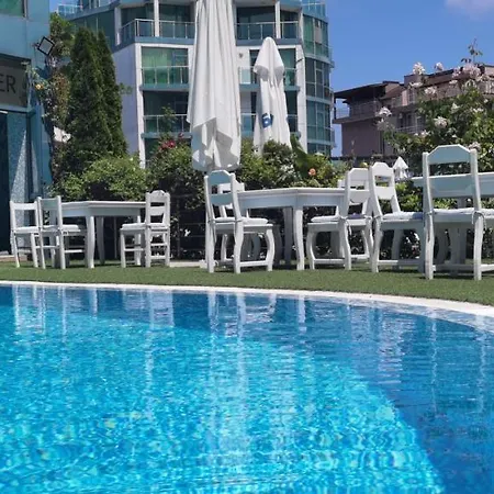 F 207 Del Sol - просторно студио с кухня и паркомясто Apartman