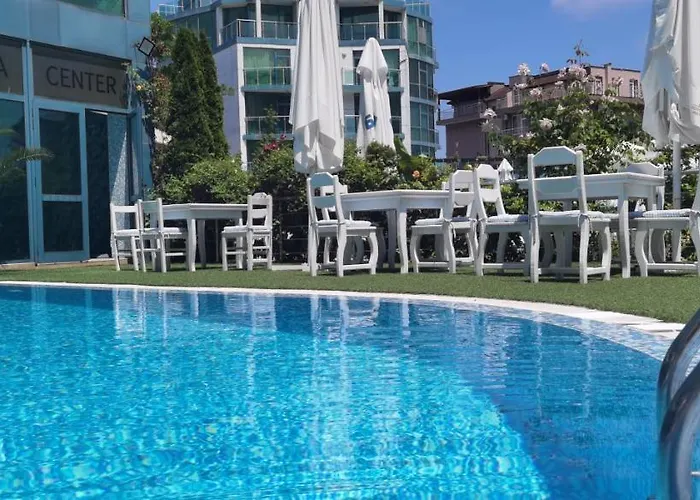 F 207 Del Sol - просторно студио с кухня Apartmán